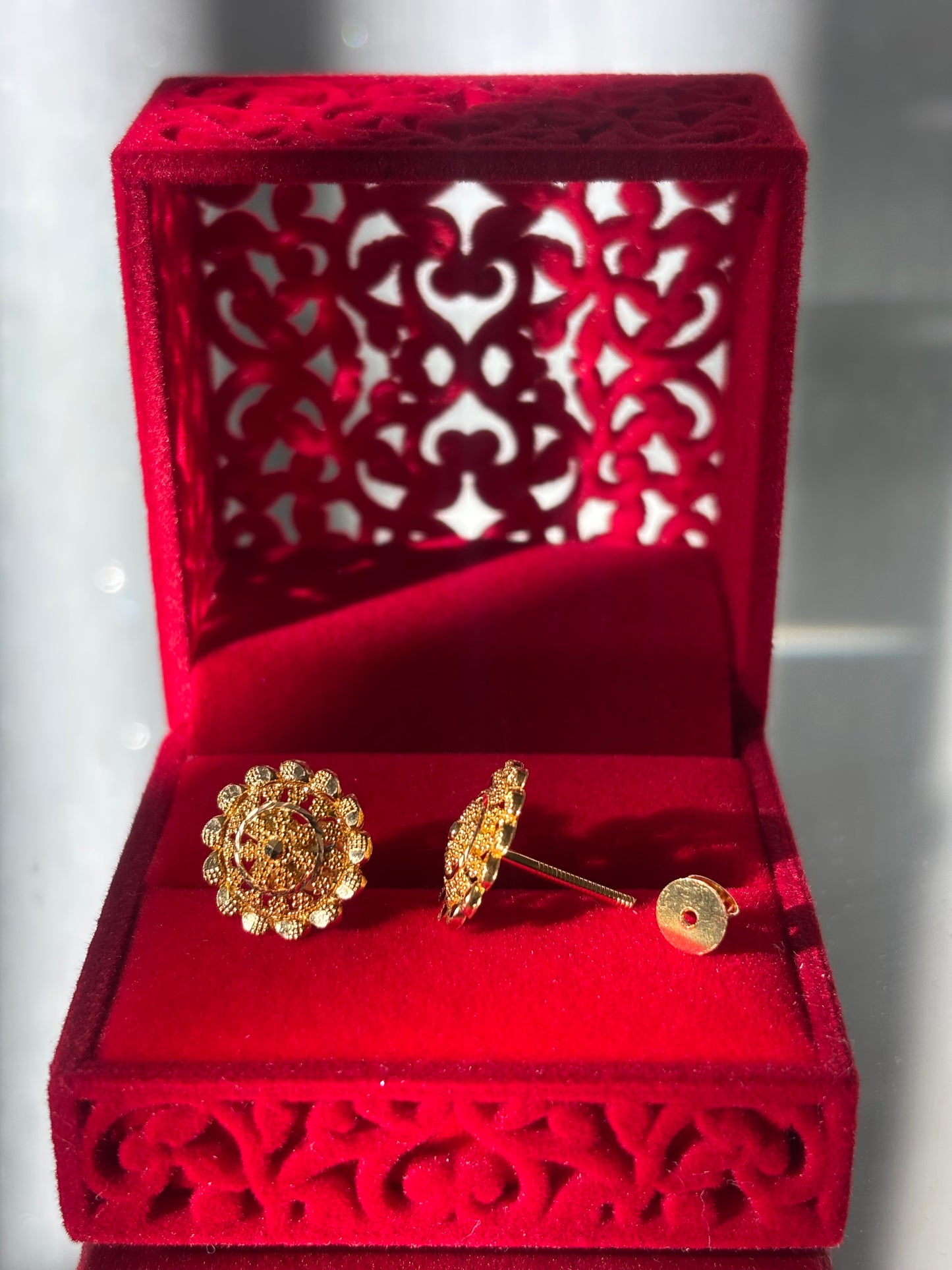 22ct gold studs