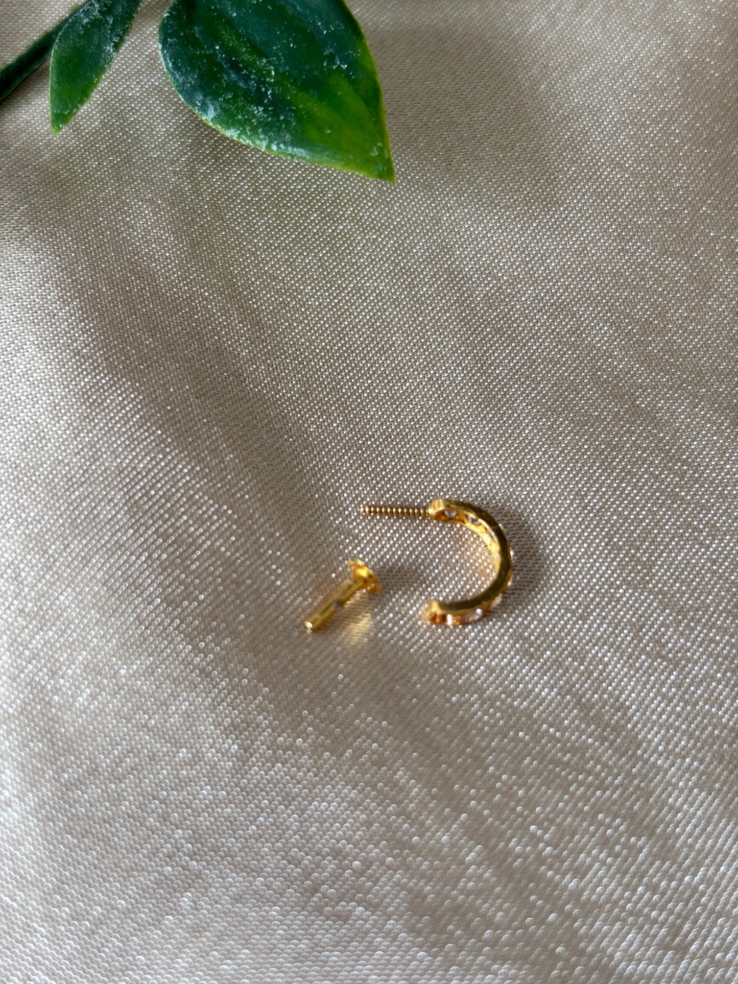 18ct gold nose stud