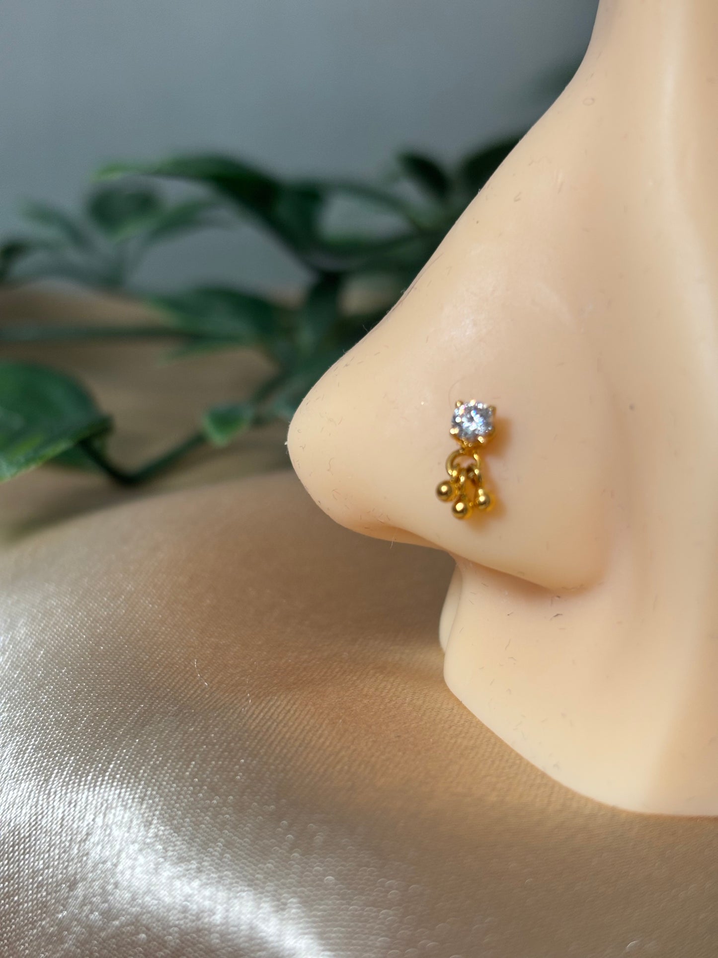 18ct gold nose stud