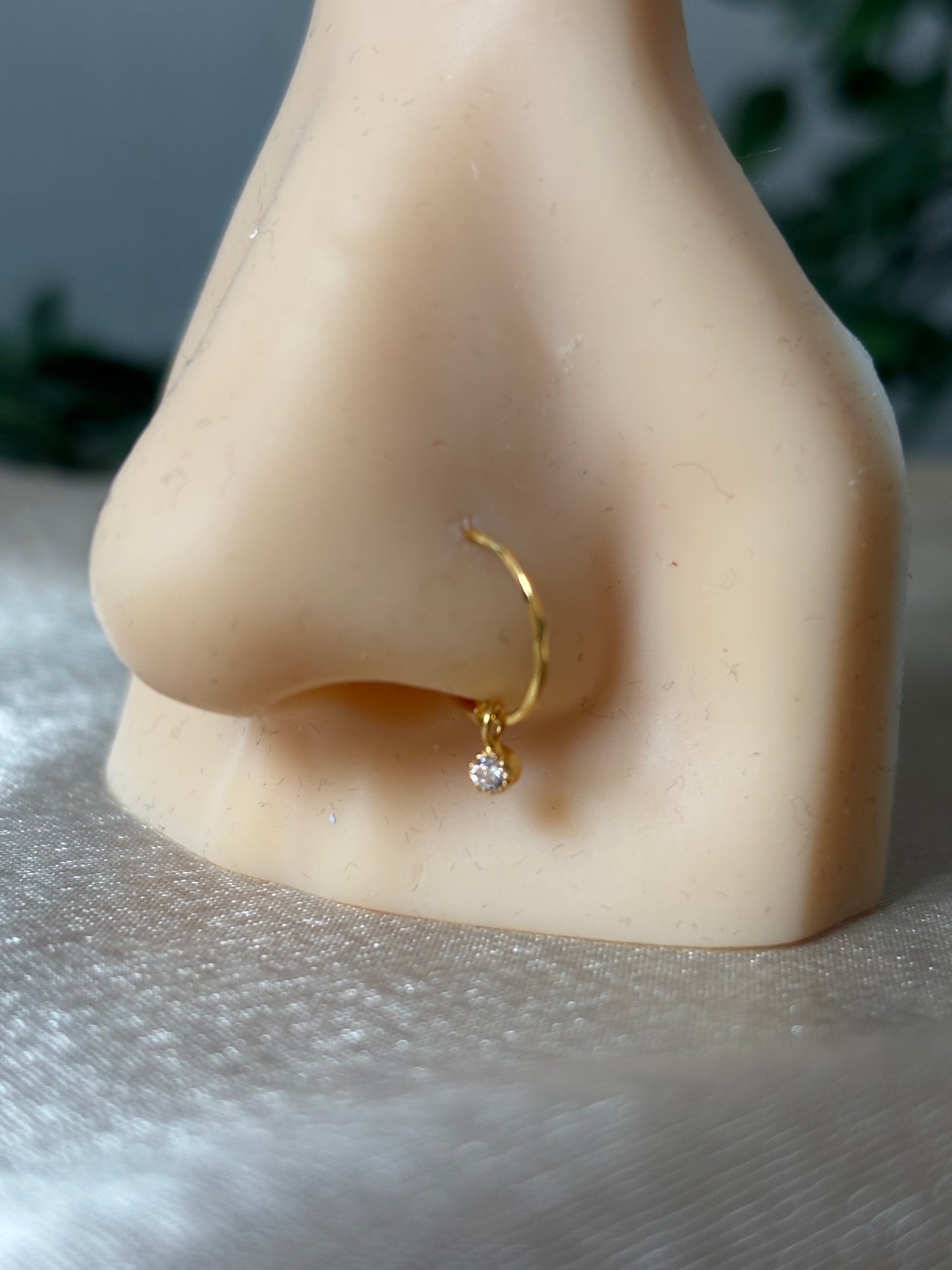 18ct gold nose ring