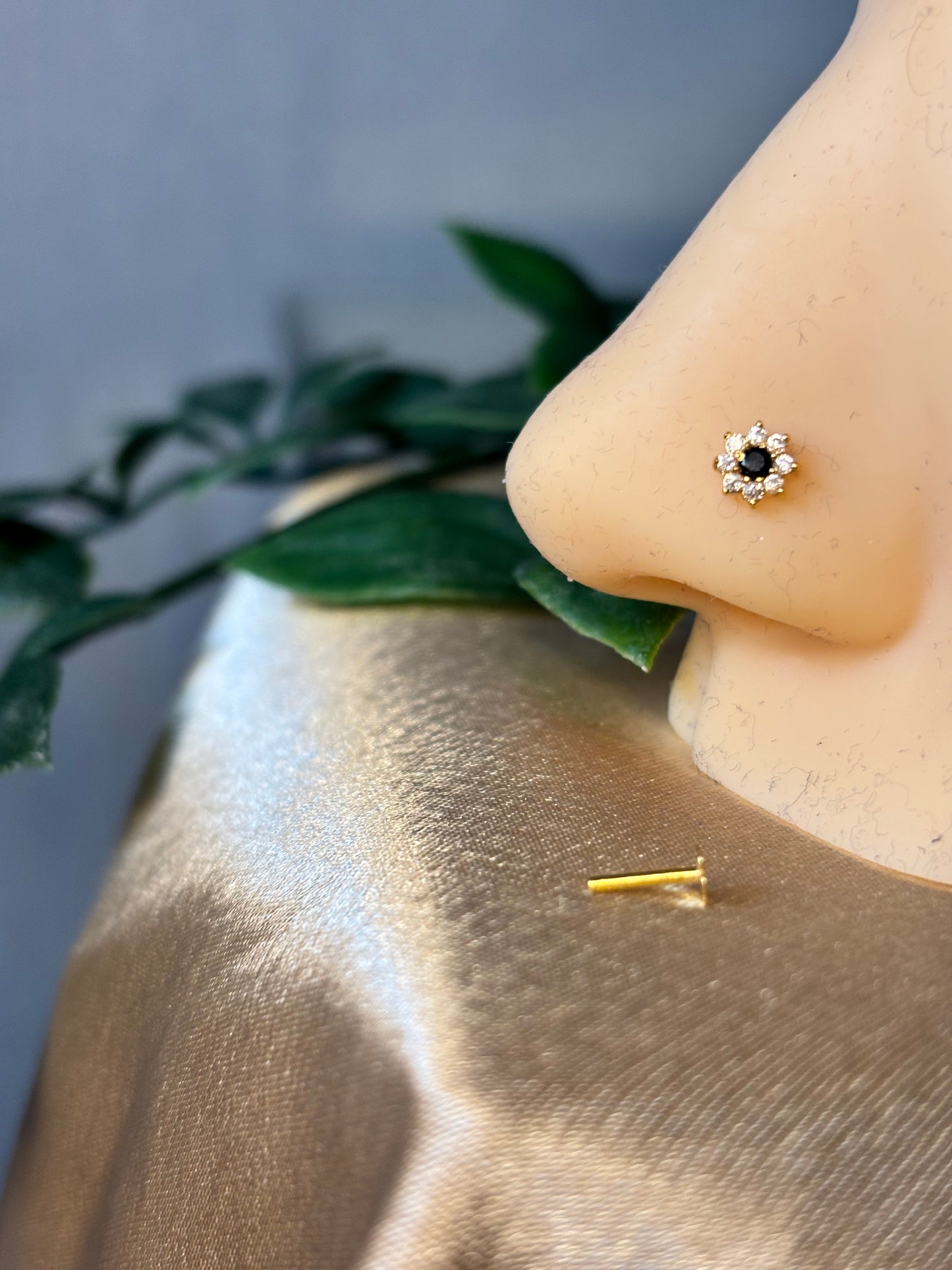 18ct gold nose stud