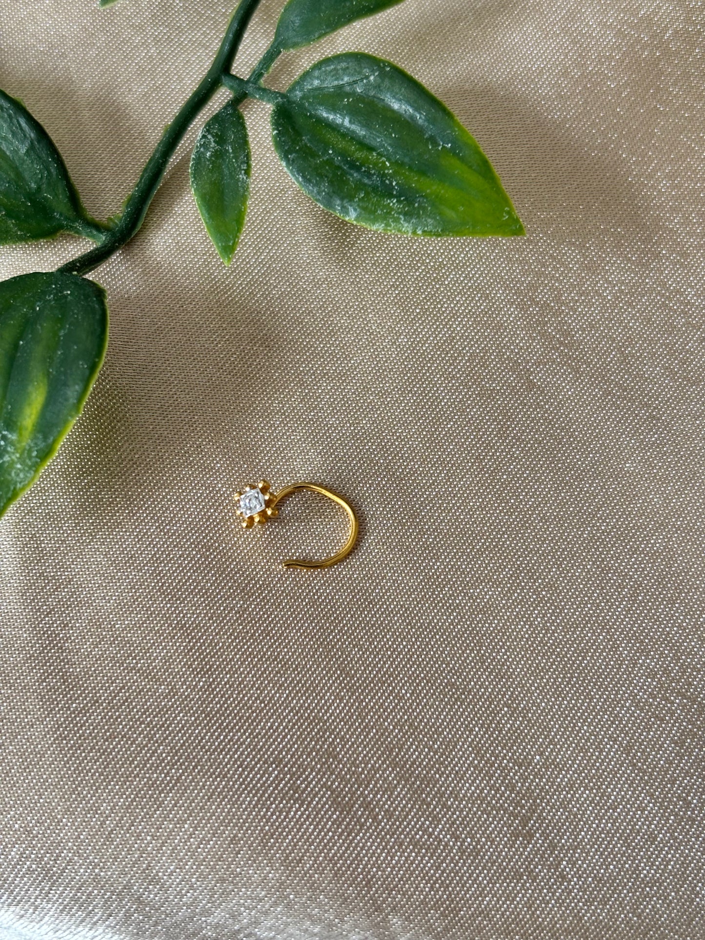 18ct nose stud