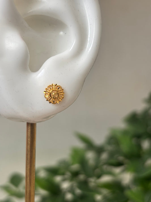 18ct gold studs