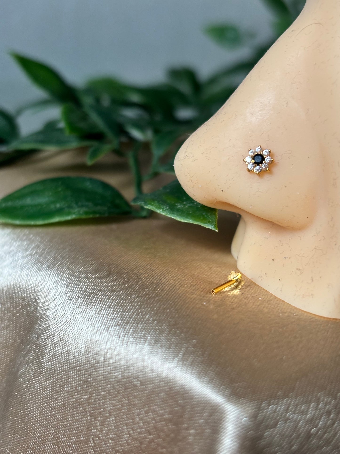 18ct gold nose stud