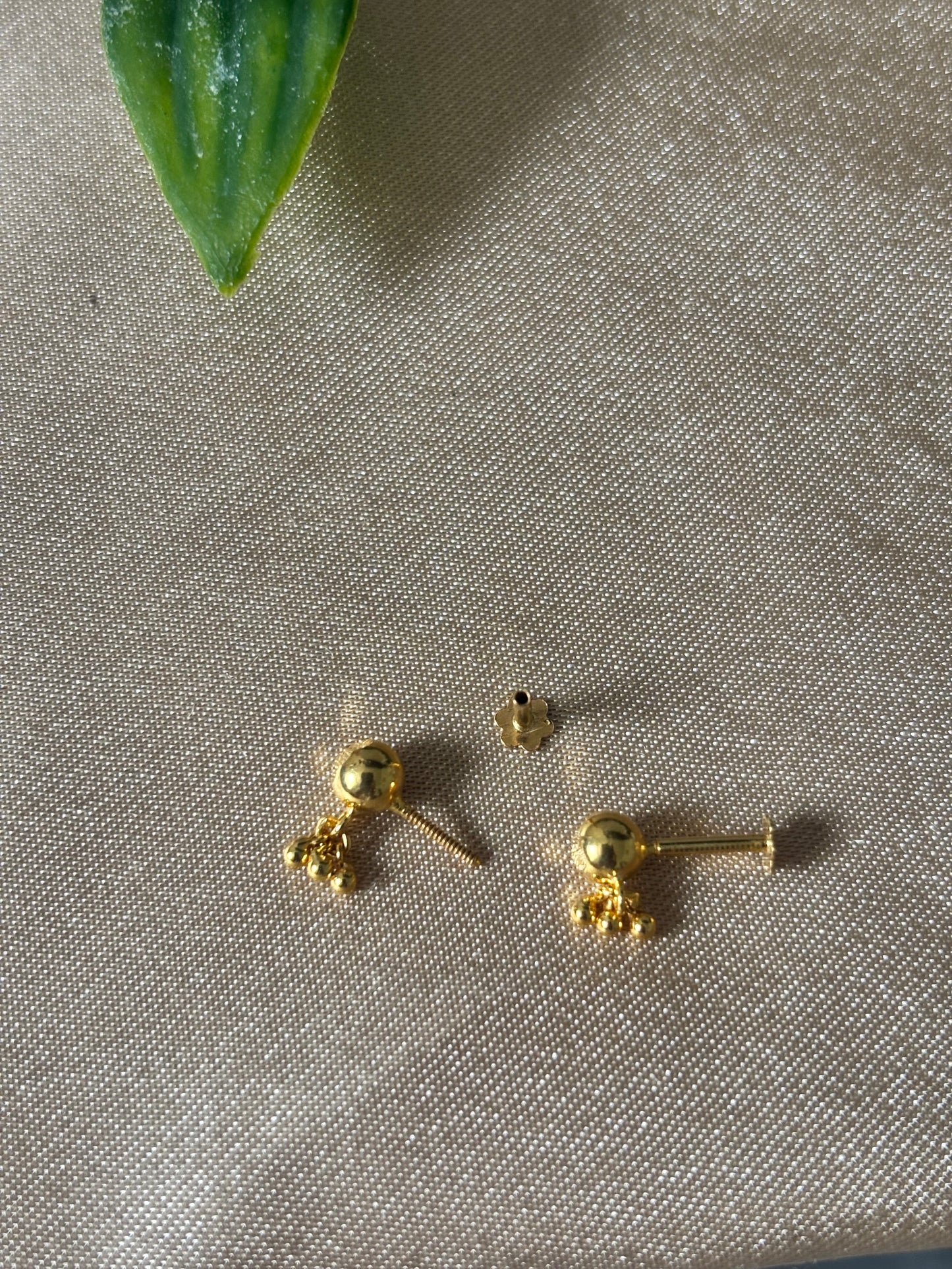 18ct gold Studs