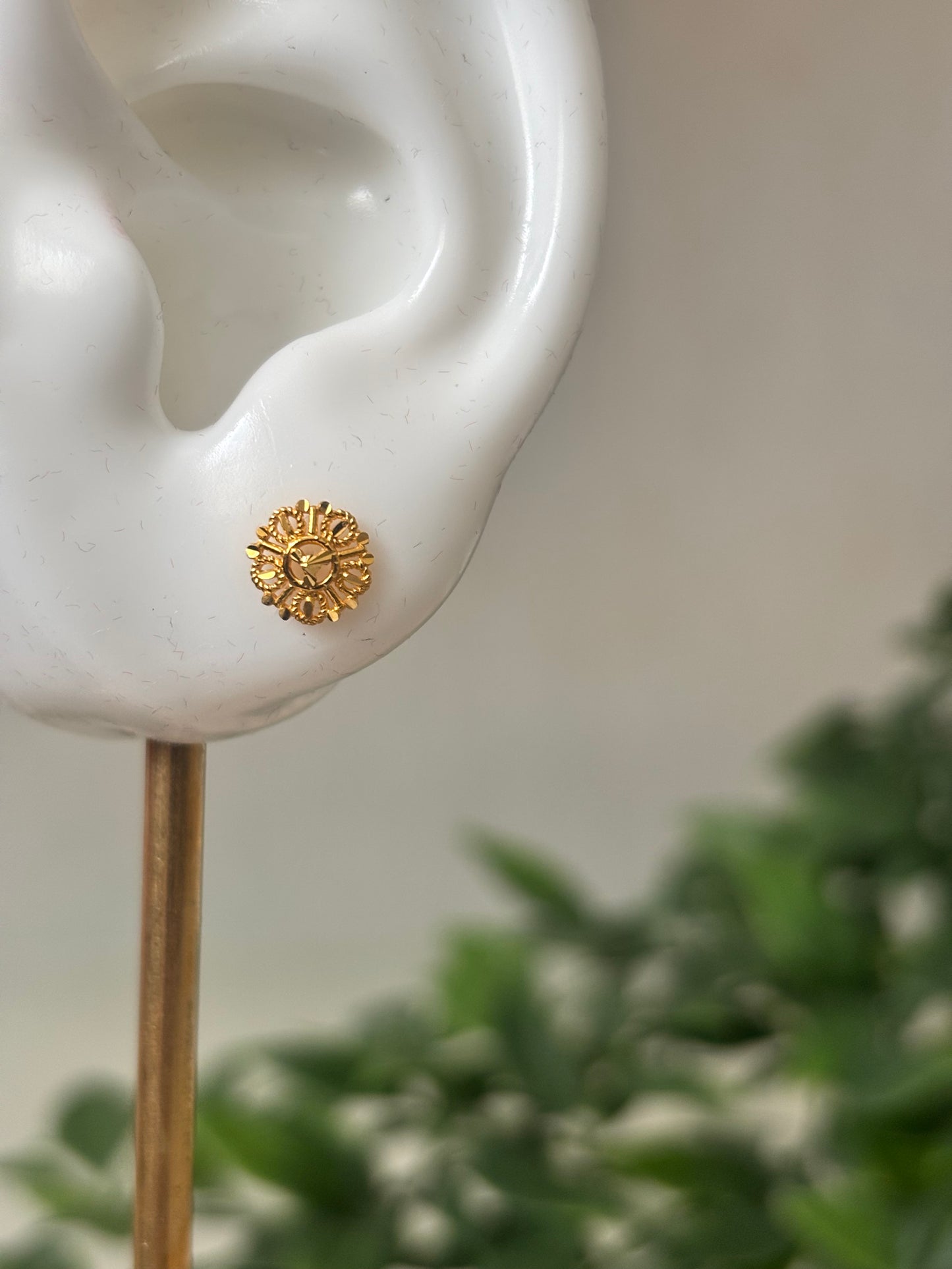 18ct gold studs