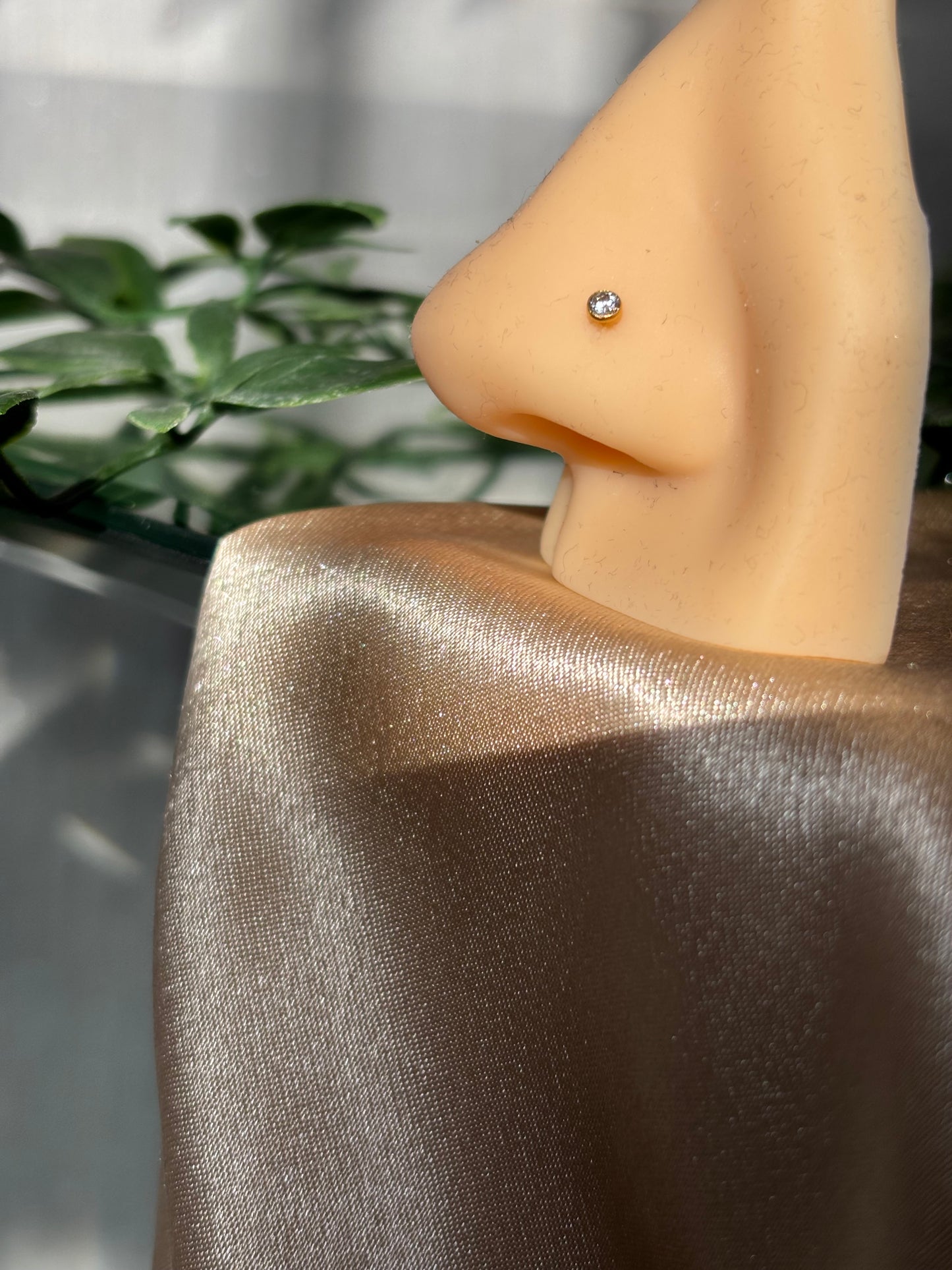 18ct gold nose stud