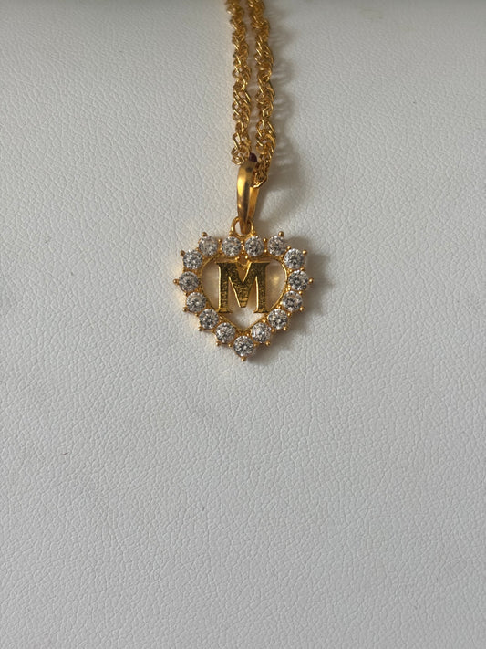 22ct gold M pendant