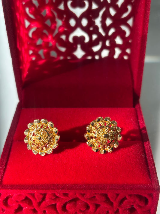 22ct gold studs