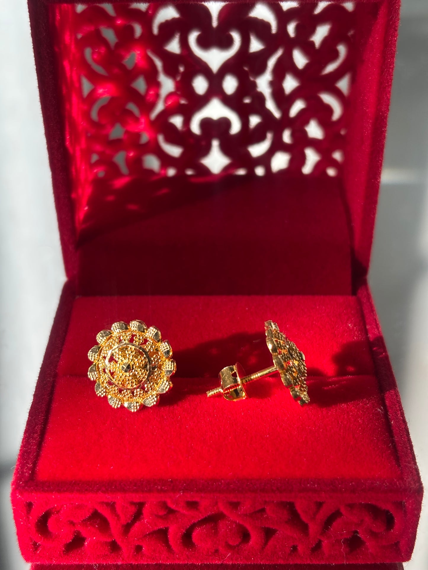 22ct gold studs