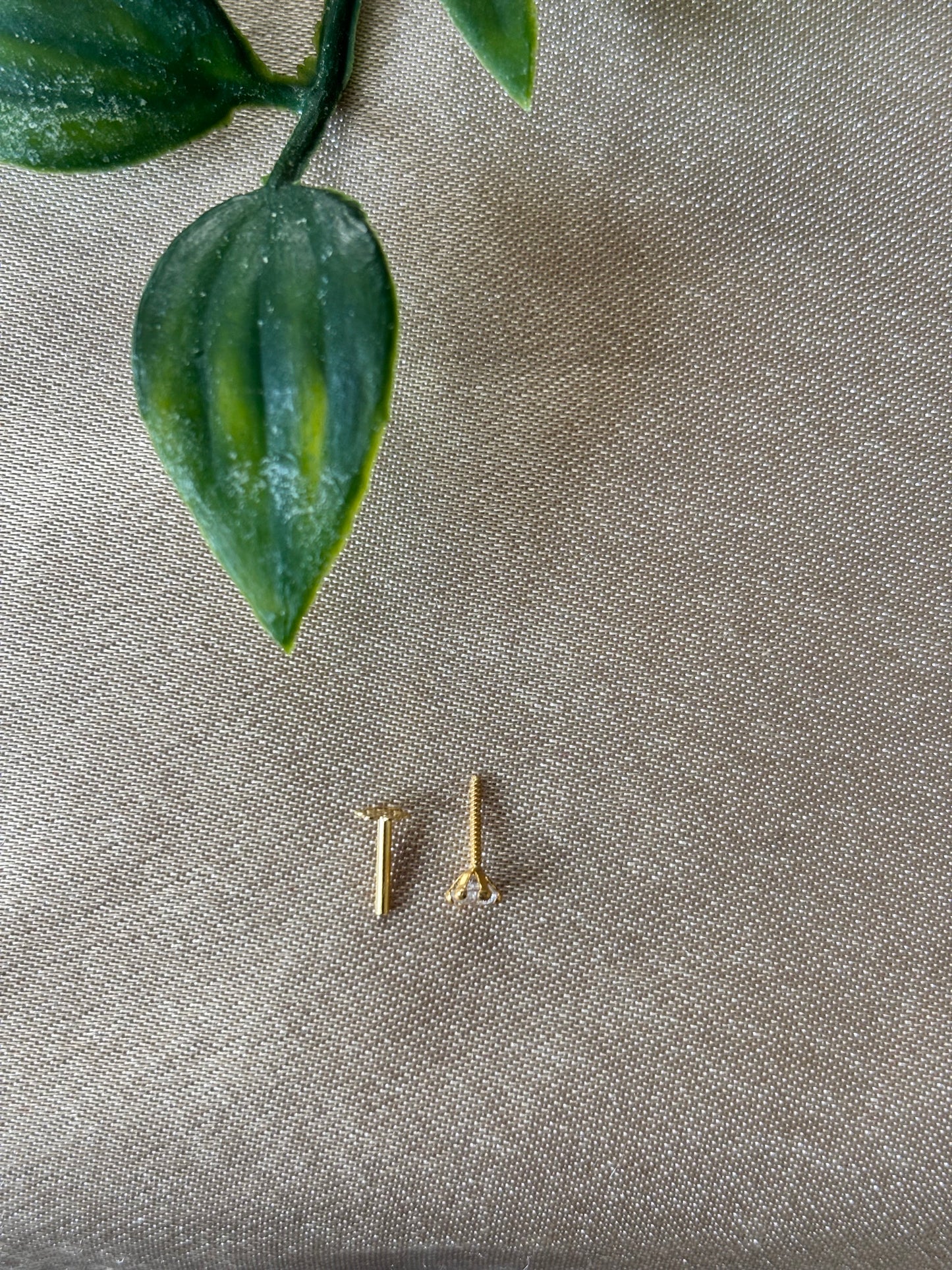 18ct gold nose stud