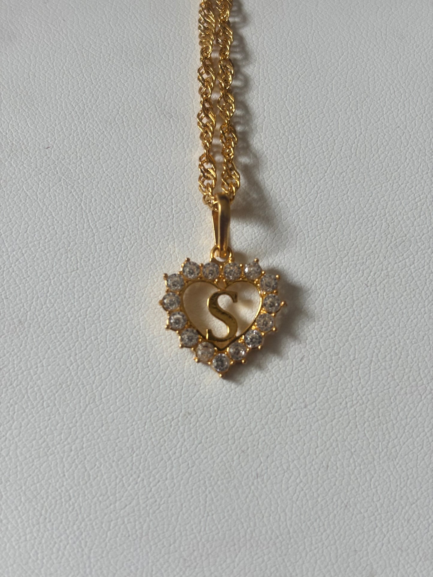 22ct gold S pendant