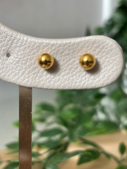 22ct gold studs