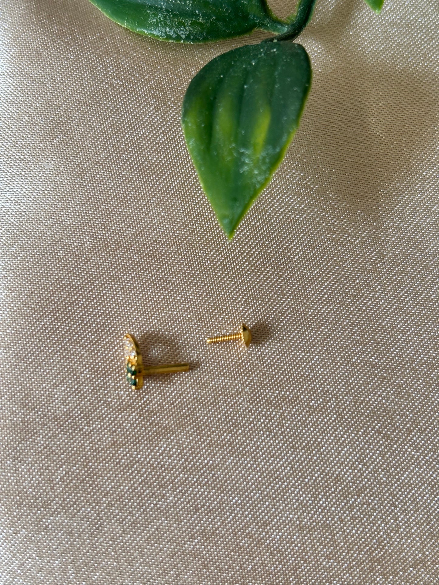 18ct gold nose stud