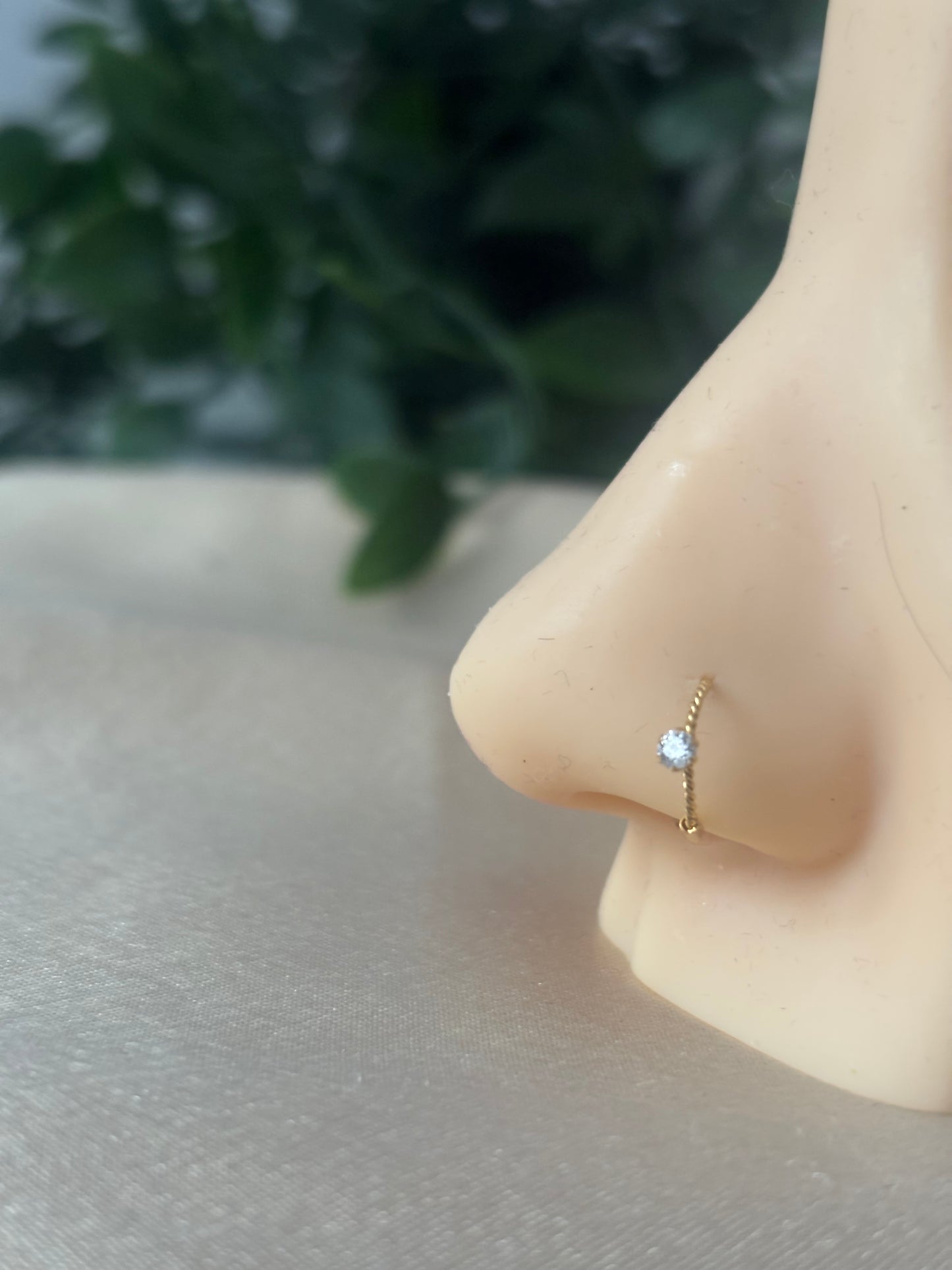 18ct gold nose ring